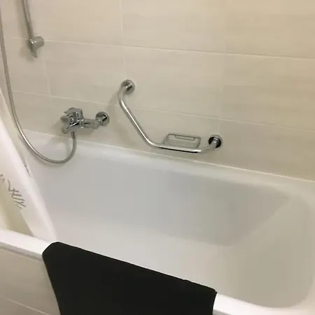 Meuble Proche De La Gare De 12 *