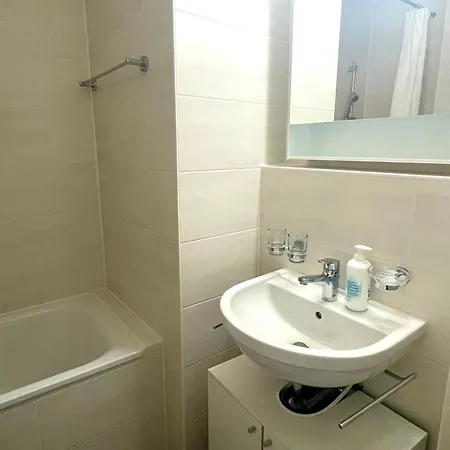 公寓 Meuble Proche De La Gare De 12