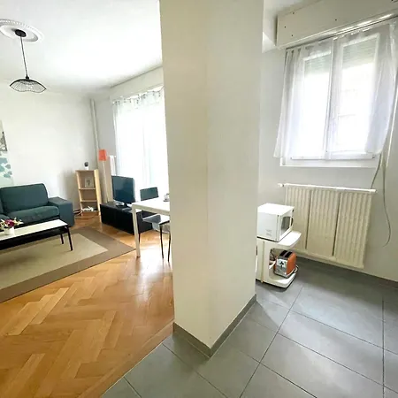 Meuble Proche De La Gare De 12 *