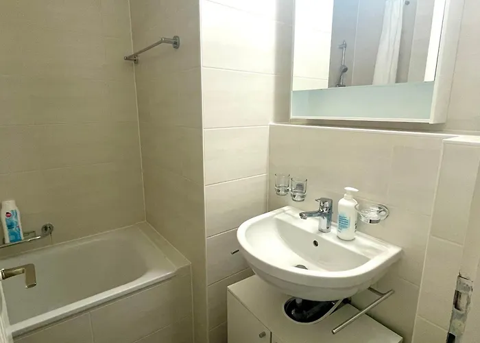 Apartament Meuble Proche De La Gare De 12