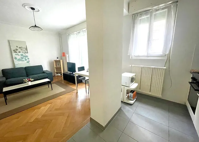 Meuble Proche De La Gare De 12 *